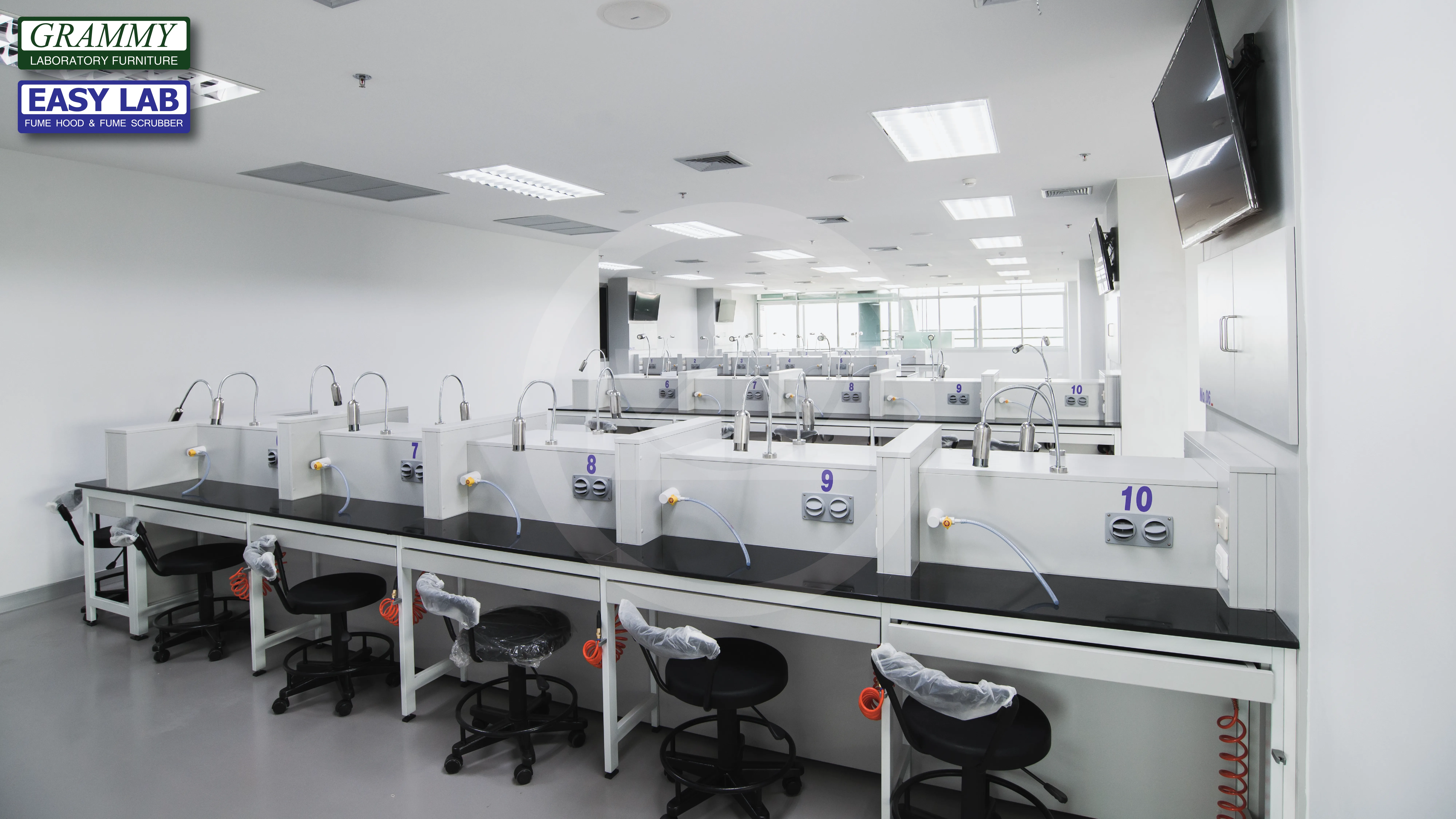 ติดตั้งโต๊ะปฏิบัติการ GRAMMY & ตู้ดูดควัน EASY LAB